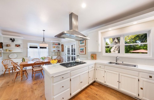 St. Helena House | Charming Farm House Downtown St. Helena! 3bedrooms/3baths Permit # PL24-042