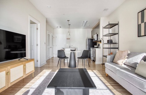 Near Northeast Apartment | Charming H Street 1BR w/W/D & Gym, walk to Union Station, by Blueground