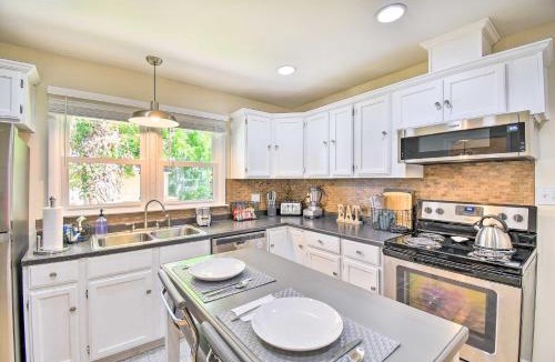 Hampton House | Charming Hampton Home w/Yard: 2 Mi to Beach!