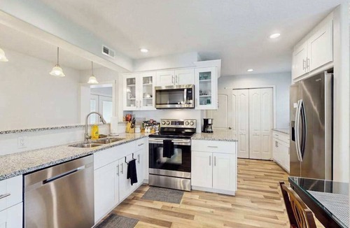 Whitfield House | Charming home w large yard, near Beaches, Sarasota, Bradenton, & the airport