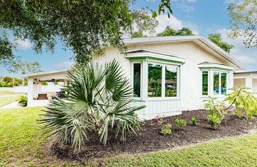 Naples Park Villa | Charming home with amazing location!