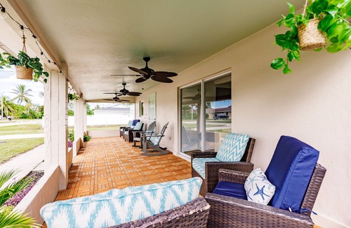 Naples Park Villa | Charming home with amazing location!