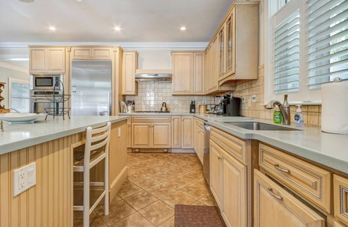 The Pines Cottage | Charming Ocean Block Cottage - Steps from the Beach, Sleeps 14, Pet-Friendly!