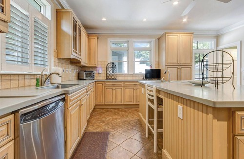 The Pines Cottage | Charming Ocean Block Cottage - Steps from the Beach, Sleeps 14, Pet-Friendly!