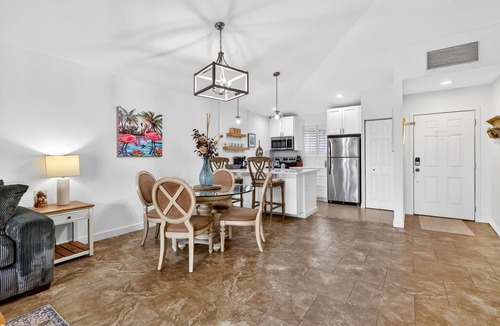 Palm Beach Gardens Cottage | Charming PGA National Getaway -Relax,Dine, and Shop in Florida