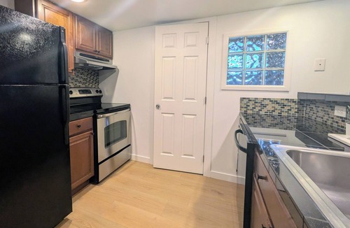 East Queen Anne House | Charming Queen Anne Craftsman Home - 4BR, 3BA, 2 Full Kitchens, sleep 10+