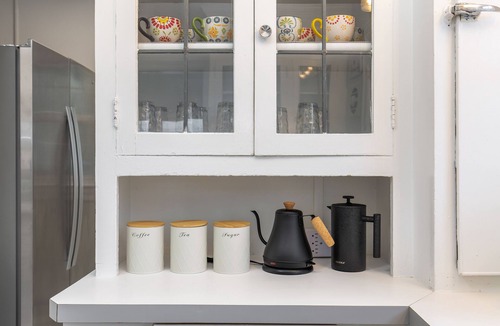 North Admiral Apartment | Charming Retro Modern Steps from the Beach.
