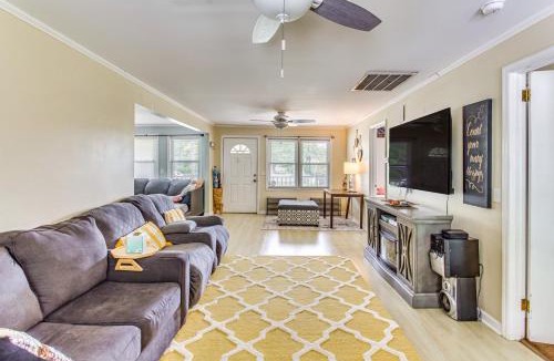 Shallotte House | Charming Shallotte Home ~ 4 Mi to Ocean Isle Beach