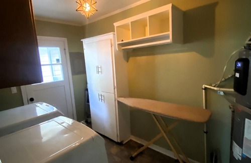 Southeast Eugene House | Charming South Eugene home, huge yard! Pet friendly!