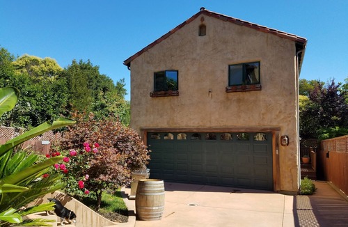 Petaluma Apartment | Charming Spanish/Mediterranean Casita
