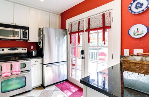 Historic Old Northeast Cottage | Charming St Petersburg Bungalow 2 Mi to Downtown!