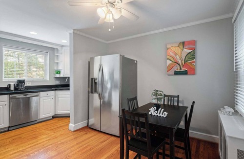 Del Ray House | Charming Townhouse Retreat by CozySuites