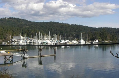 West Sound Apartment | Charming West Sound studio apartment with beach access!