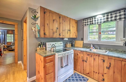 Wilmington Cottage | Charming Wilmington Cabin, 8 Mi. to Mt Snow!