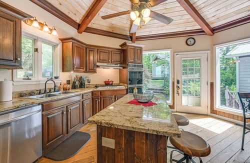 Franklin Cottage | Chateaux-style Franklin Retreat w/Sauna and More