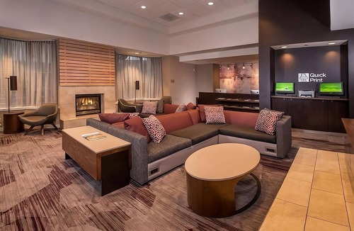 Rosslyn Hotel | Check out Old Town Waterfront! Pleasant Stay, Unit w/Balcony! Onsite Starbucks
