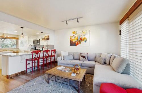 Park Meadows House | Cheery townhome in Park City with large furnished deck & private hot tub