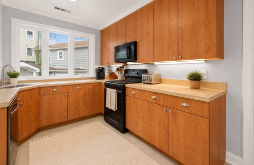 Northwest House | Chevy Chase 1920 charm 4 luxury bedrooms Spanish colonial close to everything,