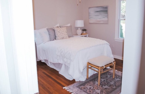 Polk Village Cottage | Chic Beaufort Cottage 12 Minutes to Parris Island & 5 To Downtown Bay St!