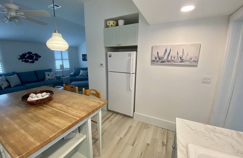 Vamo Cottage | Chic cottage, Vamo area, close to beaches, pet friendly, kayaks, large backyard
