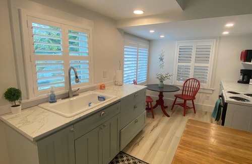 Vamo Cottage | Chic cottage, Vamo area, close to beaches, pet friendly, kayaks, large backyard
