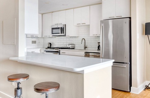 Crystal City Apartment | Chic Crystal City 1BR w/ Gym & Concierge, steps to Metro by Blueground
