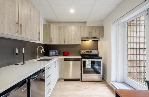Downtown Montreal Apartment | Chic DT MTL Condo with Rooftop, BBQ