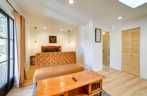 Cleone Apartment | Chic Fort Bragg Vacation Rental - Walk to Beach!