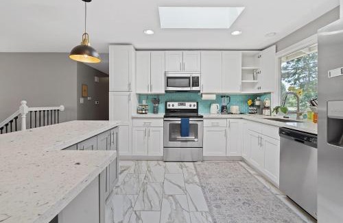Inglewood-Finn Hill House | Chic Kirkland Home Overlooking Windsor Vista Park