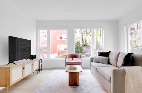 North Beacon Hill Apartment | Chic Mt Baker 2BR w/ Gym, Rooftop & W/D, near light rail, by Blueground
