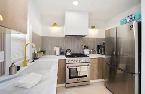 Delridge Cottage | Chic Parkside Escape 2BR A/C Free Parking