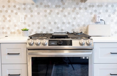 Old Ballard House | Chic Seattle Ballard Townhouse with Rooftop Retreat Walkable to shops and dining