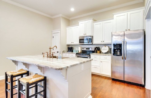 Baldwin Park Cottage | Chic Thomas Square Home in Walkable Location!