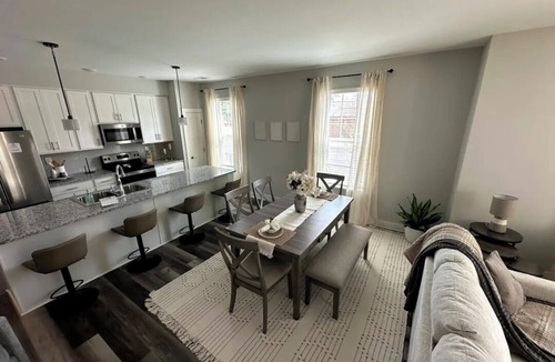 Westerville Apartment | Chic Westerville Retreat Near Uptown Westerville Walk to Coffee Sleeps 6