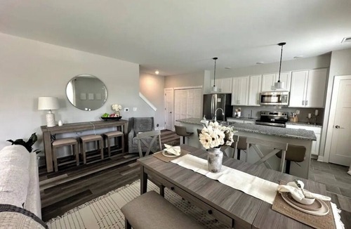 Westerville Apartment | Chic Westerville Retreat Near Uptown Westerville Walk to Coffee Sleeps 6