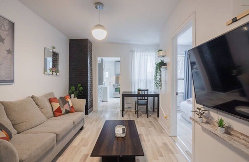 Griffintown Apartment | City Haven Stay | 4BR Stylish Getaway