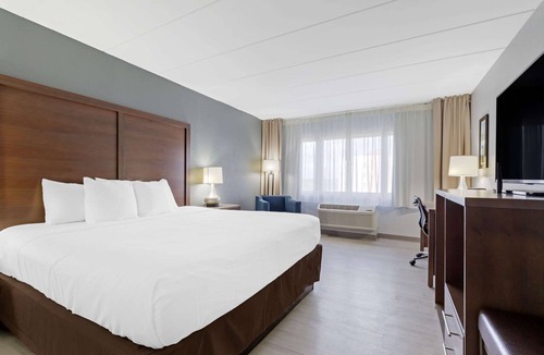 Pumphrey Hotel | Clarion Hotel & Suites BWI Airport North