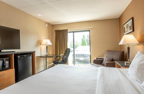 Campbellton Hotel | Clarion Pointe
