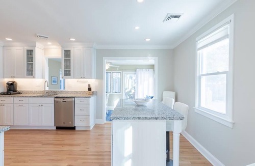 Village Green House | Classic Beach Cottage - 3 BR Sleeps 10