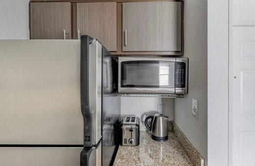 Gateway Apartment | Classic Gateway Studio w/Gym, Pool, nr Stadium, by Blueground