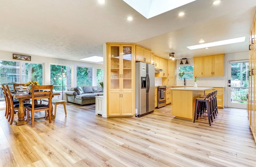 Woodinville Cottage | Classic Woodinville Wine Country Escape!