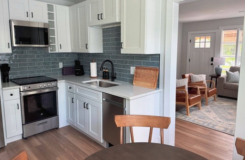 Port Royal House | Clean 2 BR - 5 minutes to PI + Beach - Coffee, Blackstone, and Pergola - NEW!