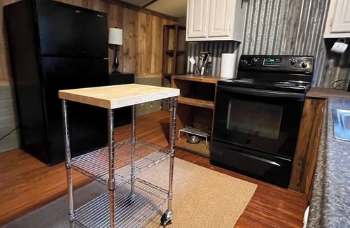 Cedar Creek House | Clean and Basic Accommodation