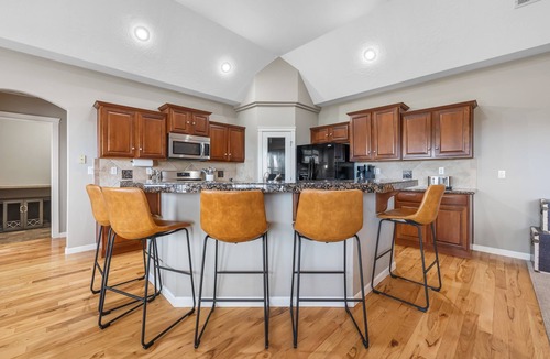 Meridian House | Clean and Comfortable Centrally Located 5br/3Bath home in Meridian, ID.