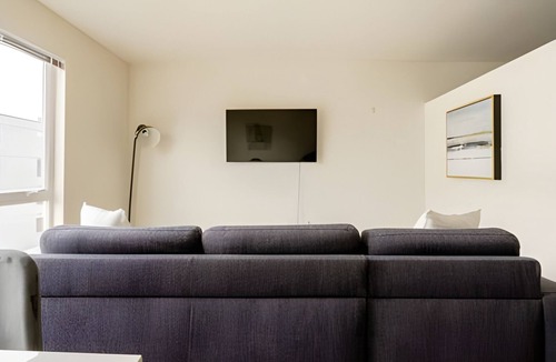 Downtown Apartment | Clean+Modern 1BR in Redmond 4 | FastWifi | Gym
