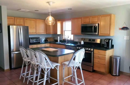 Block Island House | Clean & Newly Renovated 4BR w/Hot tub & AC