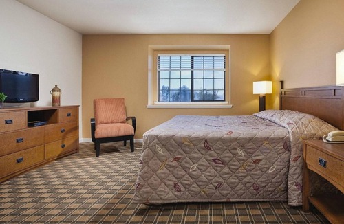 Nice Resort | Clear Lake | Lake Retreat | Pool + Lake | 2BR