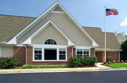 Cary Hotel | Close to the Symphony Lake! Pet-friendly Suites with Full Kitchen, Outdoor Pool!