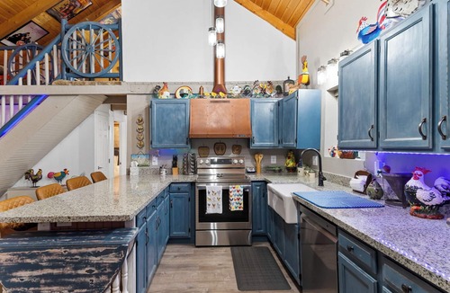 Torreon Cabin | Clucking Awesome Cabin - Our Nest is Your Nest