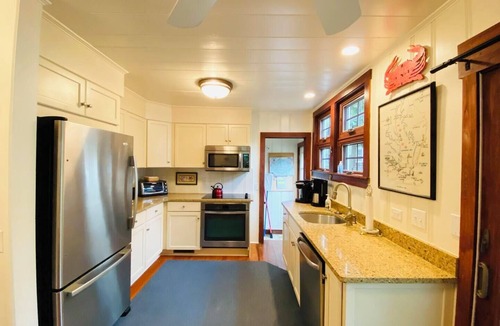 The Pines Cottage | Coastal Charm Awaits: 3-Bed Main House & Cozy Guest House Steps from the Beach!